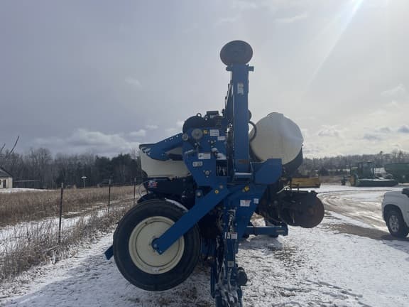 Image of Kinze 3600 equipment image 2
