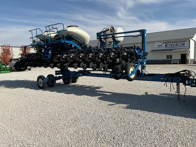 Image of Kinze 3660 equipment image 1