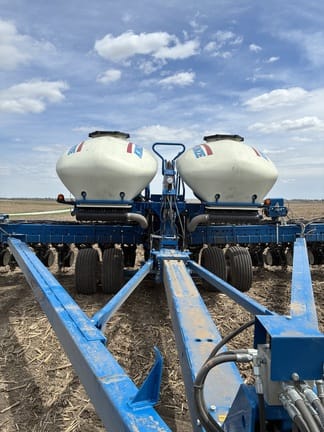 2016 Kinze 3700 Equipment Image0