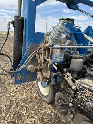 Image of Kinze 3700 equipment image 2