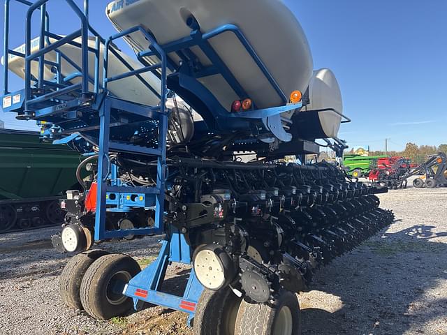 Image of Kinze 3700 equipment image 2