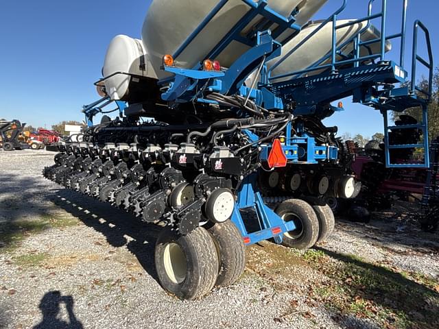 Image of Kinze 3700 equipment image 4