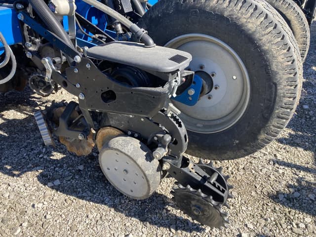 Image of Kinze 4900 equipment image 1