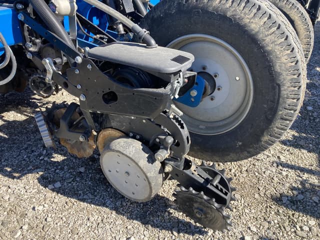 Image of Kinze 4900 equipment image 1