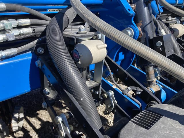 Image of Kinze 4900 equipment image 3