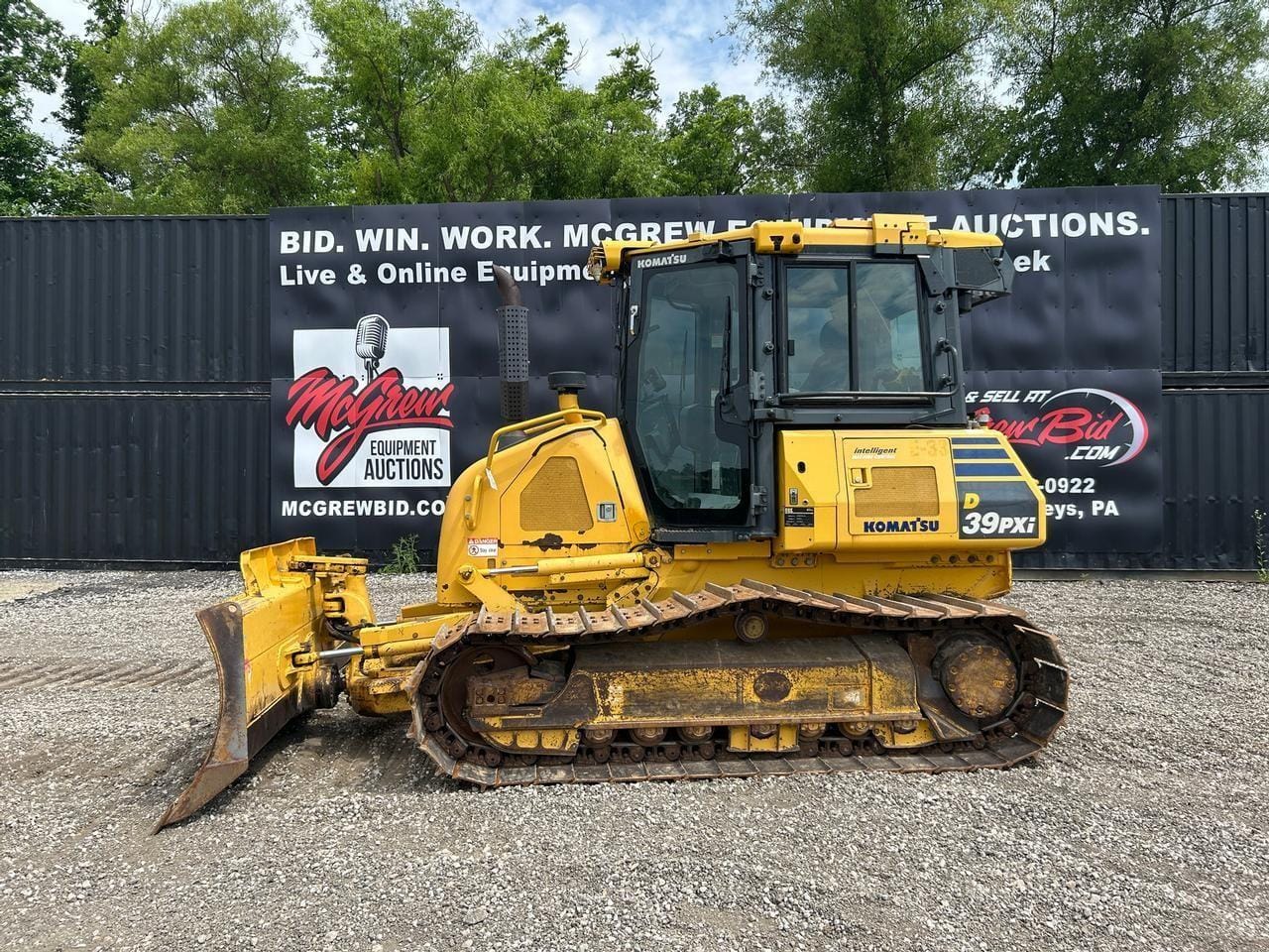 2016 Komatsu D39PXi-24 Equipment Image0