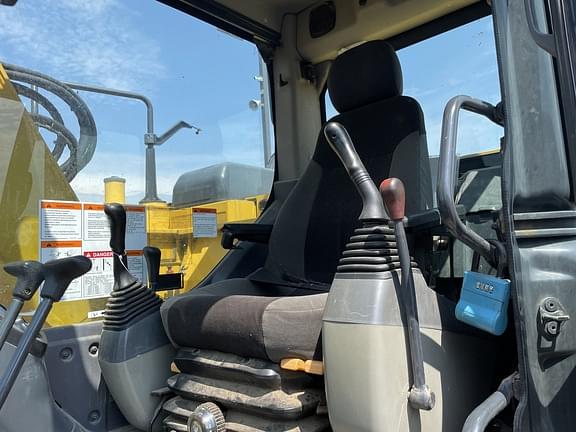 Thumbnail image Komatsu PC138LC-11 8