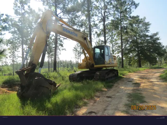Image of Komatsu PC210LC-11 equipment image 2
