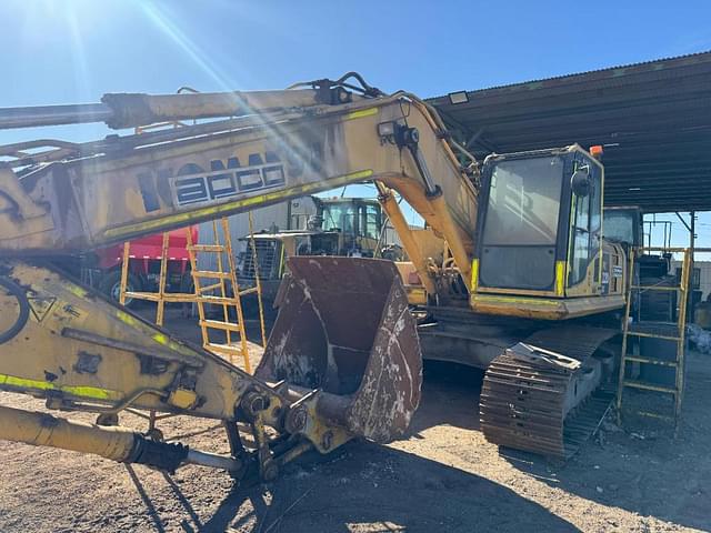 Image of Komatsu PC220LC equipment image 4