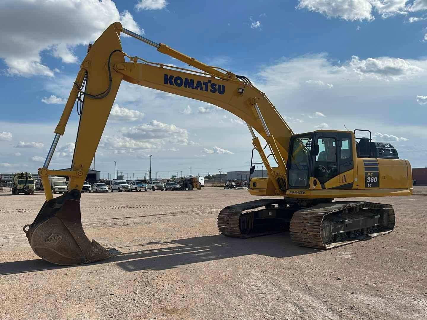 2016 Komatsu PC360LC-11 Equipment Image0
