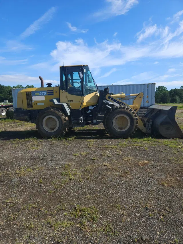 Image of Komatsu WA270-7 equipment image 4