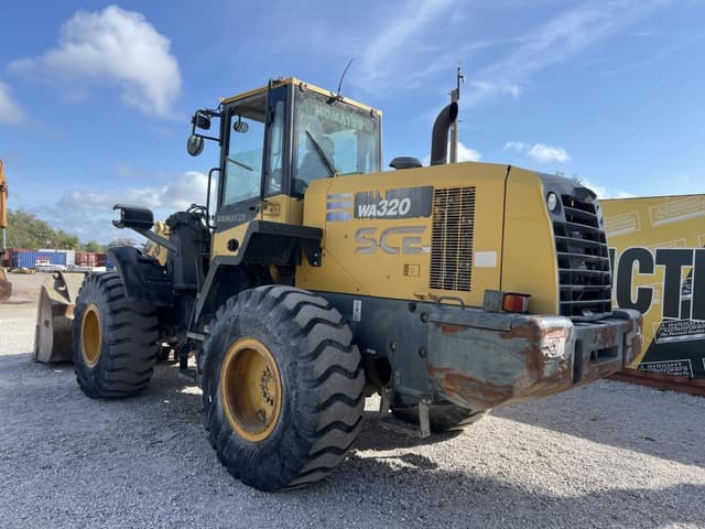 Image of Komatsu WA320-7 equipment image 2