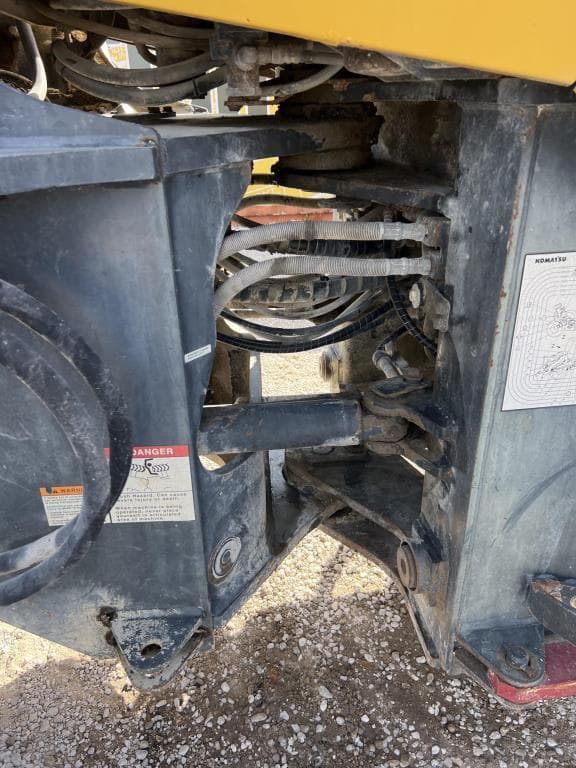 Image of Komatsu WA320-7 equipment image 1