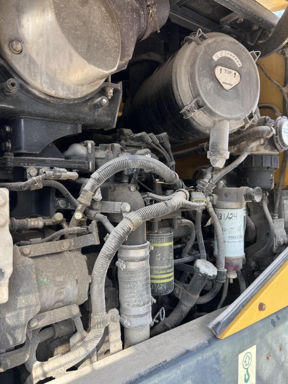 Image of Komatsu WA320-7 equipment image 4