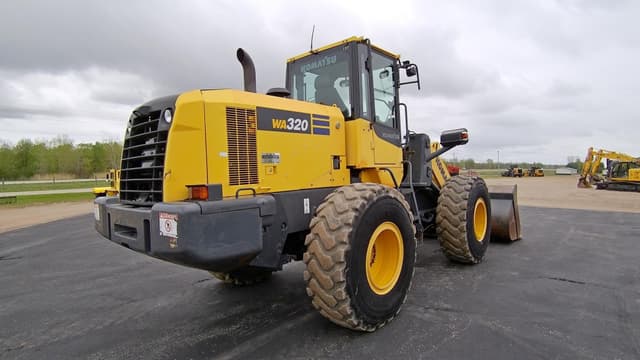 Image of Komatsu WA320-7 equipment image 4