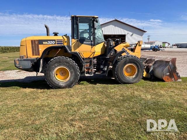Image of Komatsu WA320-7 equipment image 3