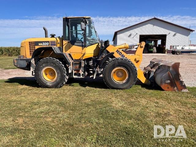 Image of Komatsu WA320-7 equipment image 2