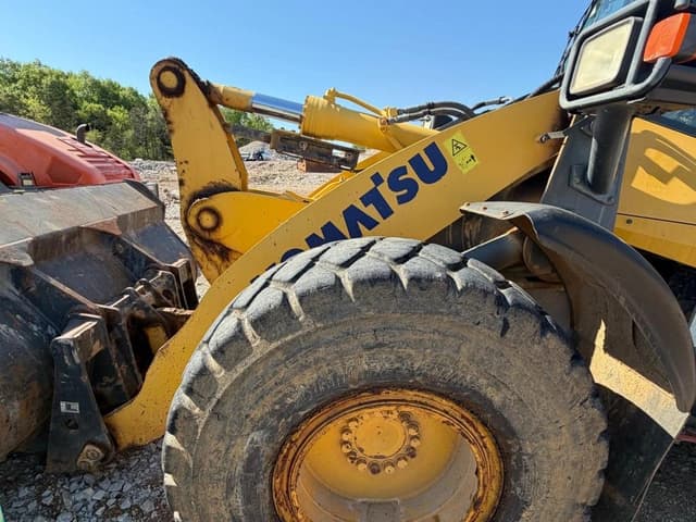 Image of Komatsu WA320-7 equipment image 1