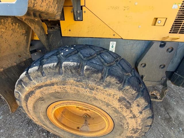 Image of Komatsu WA320-7 equipment image 3