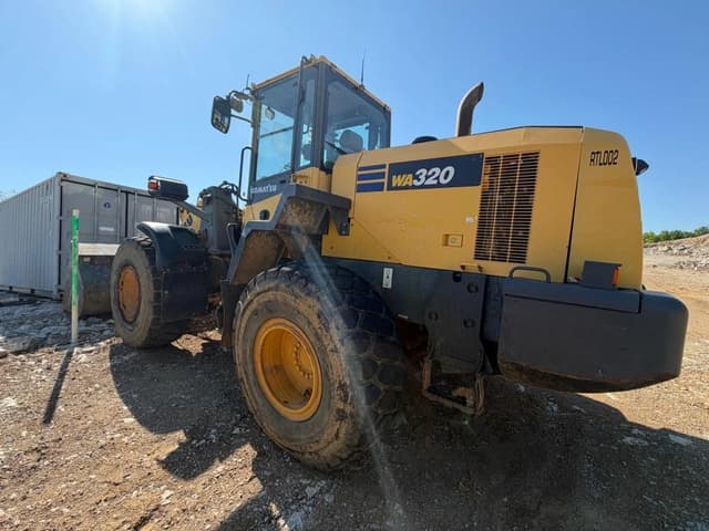 Image of Komatsu WA320-7 equipment image 4