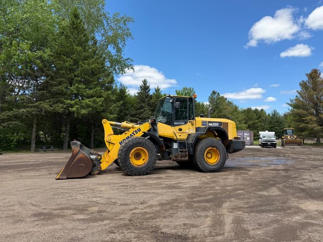 Image of Komatsu WA320 equipment image 2