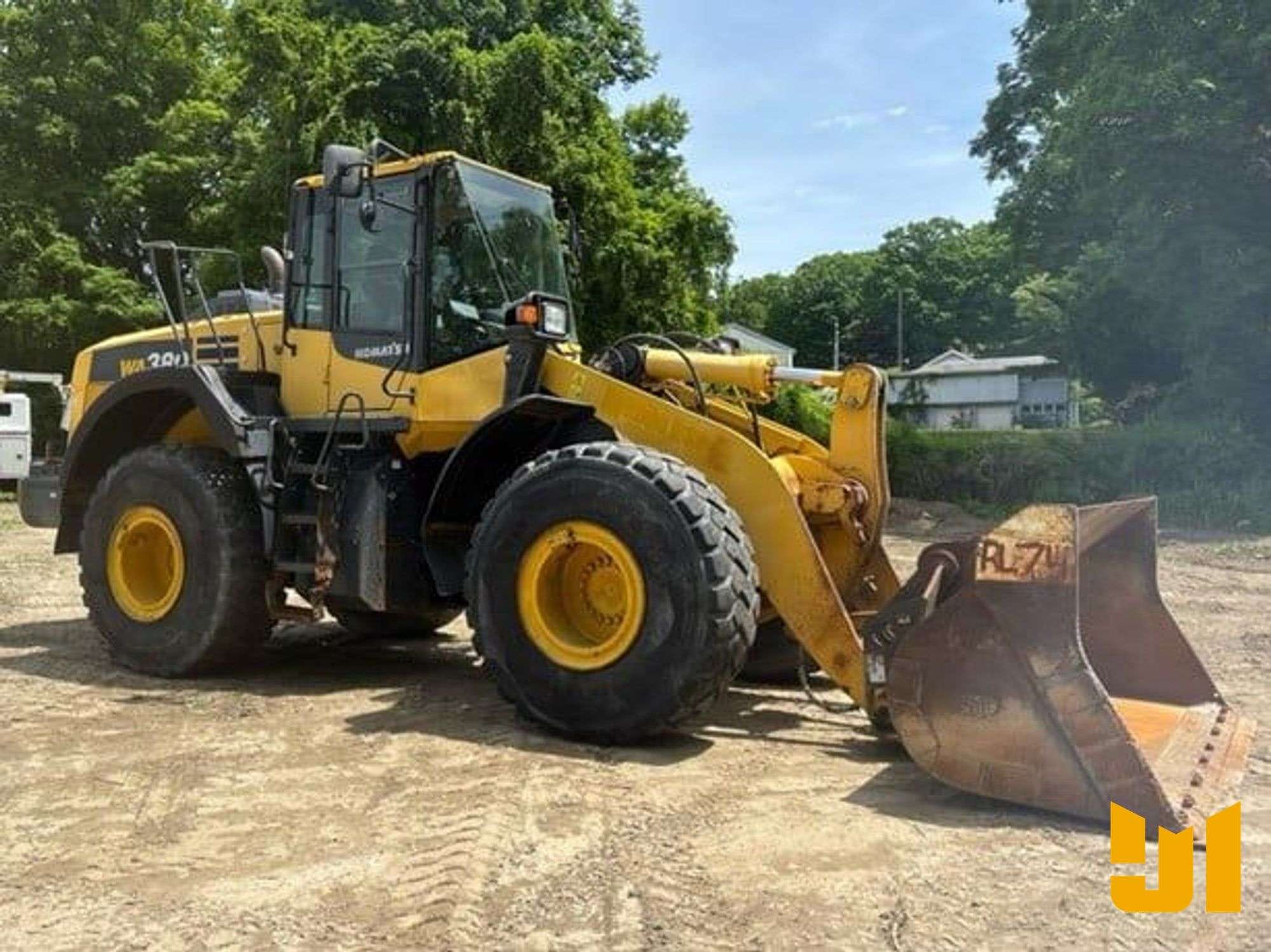 2016 Komatsu WA380-8 Equipment Image0