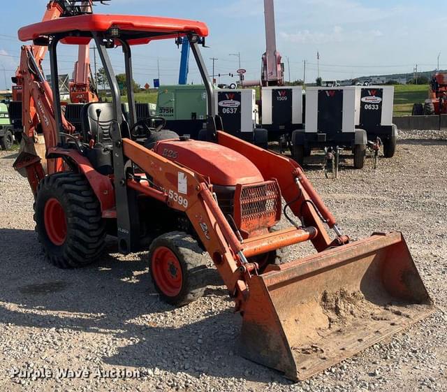 Image of Kubota B26 equipment image 2