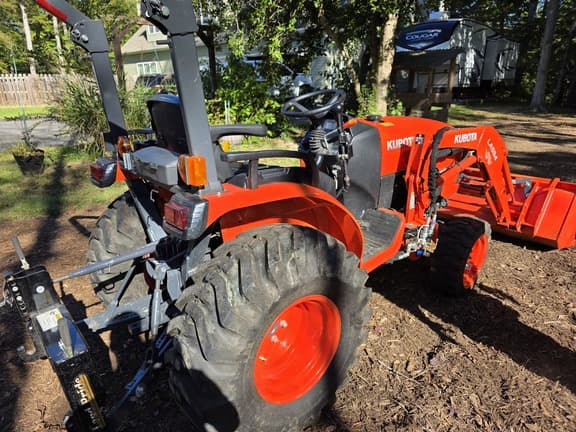 Image of Kubota B2650 equipment image 3