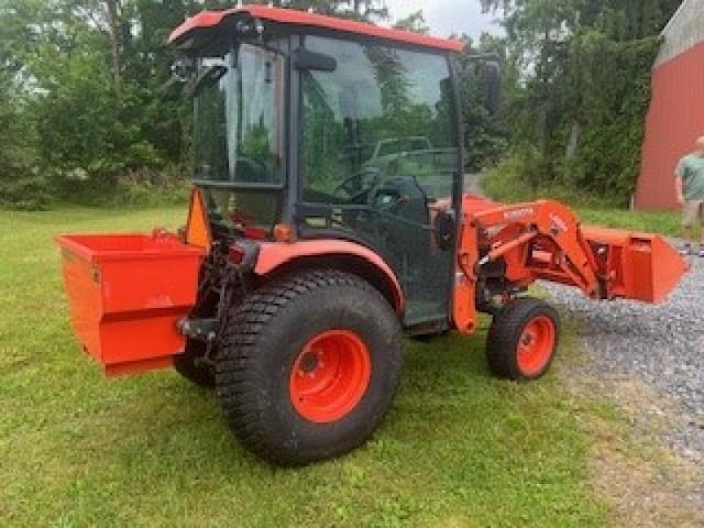 Image of Kubota B2650 equipment image 3