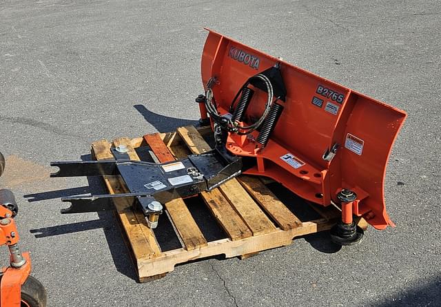 Image of Kubota F2690 equipment image 3