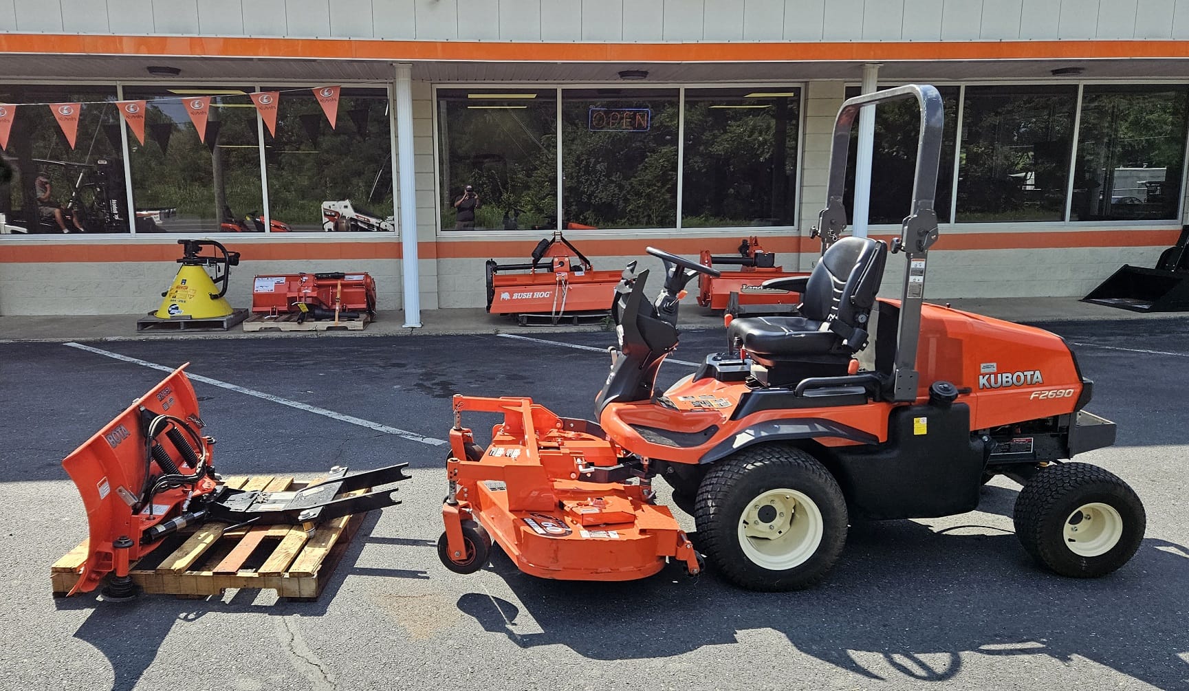 2016 Kubota F2690 Equipment Image0