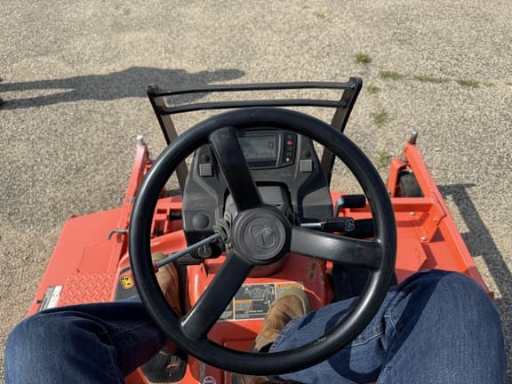 Image of Kubota F2690 equipment image 4