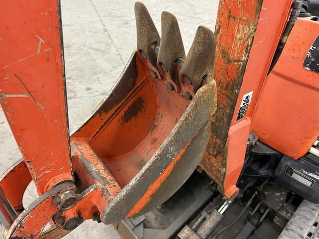 Image of Kubota K008-3 equipment image 3