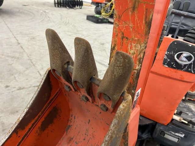 Image of Kubota K008-3 equipment image 4