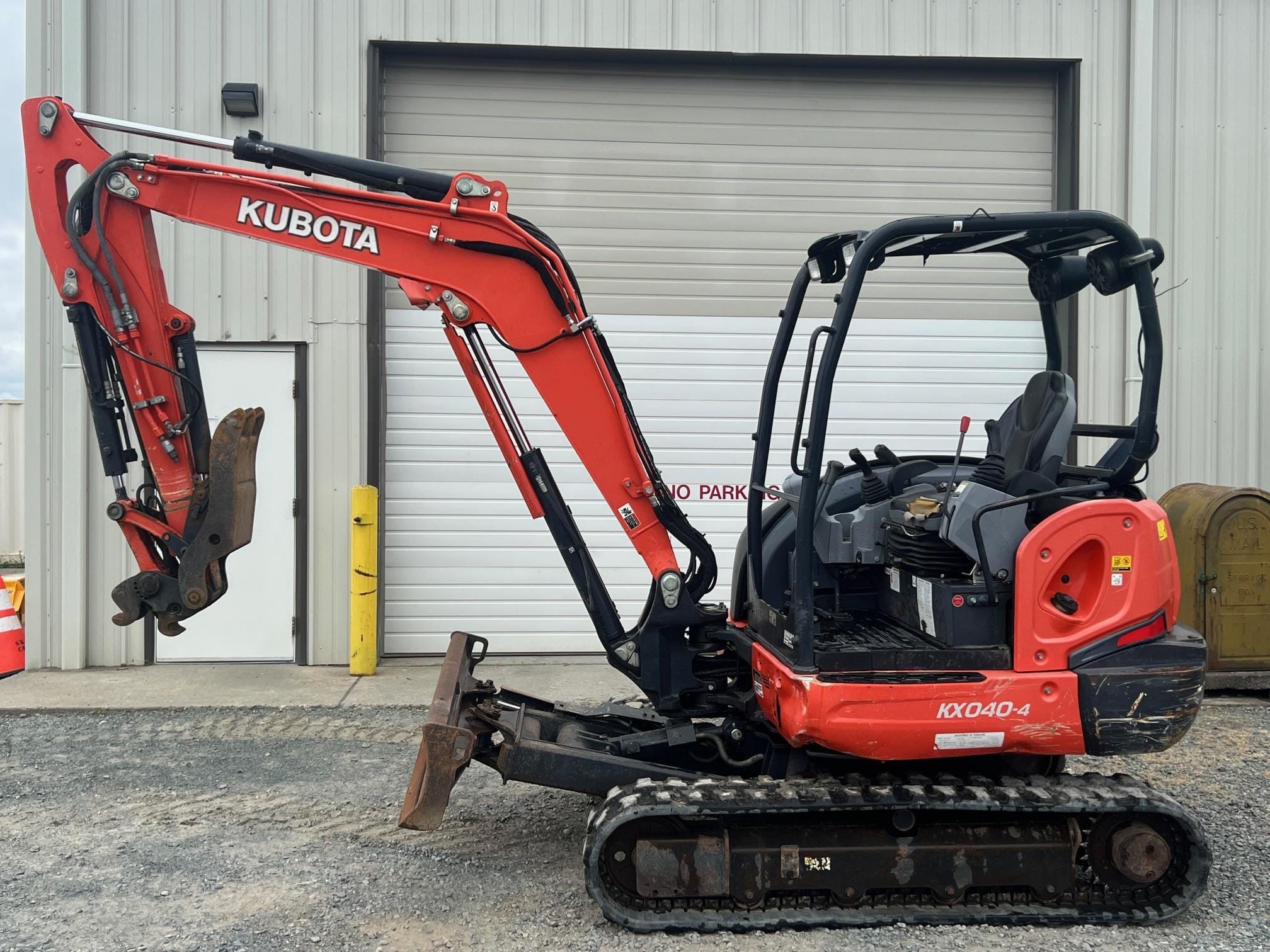 2016 Kubota KX040-4 Equipment Image0