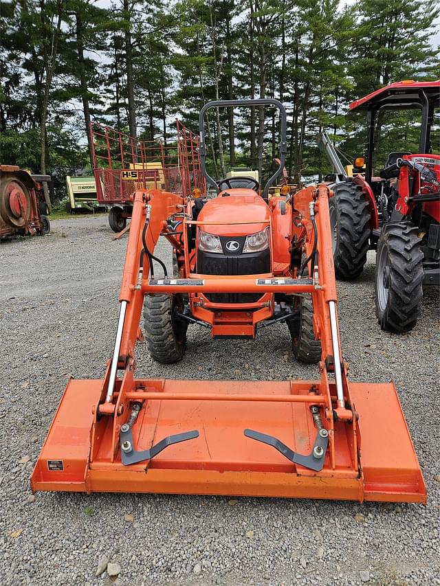 Image of Kubota L3301D equipment image 2