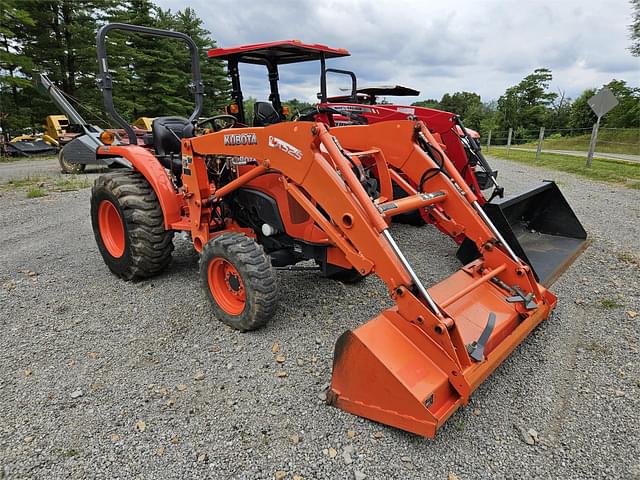 Image of Kubota L3301D equipment image 3