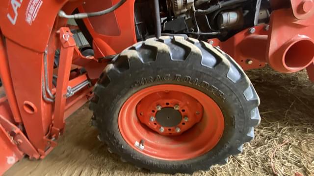 Image of Kubota L3301D equipment image 4