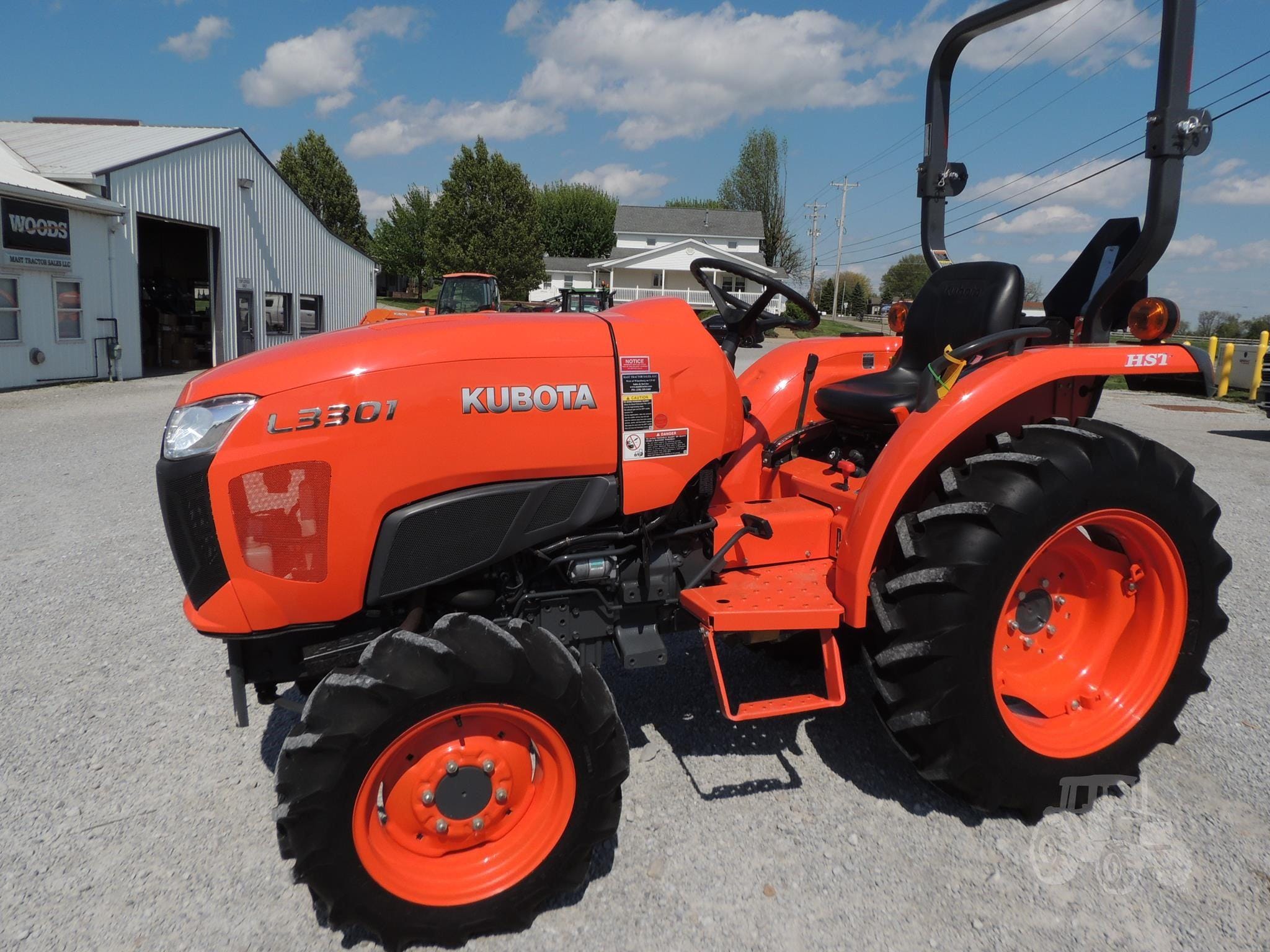 2016 Kubota L3301D HST Equipment Image0
