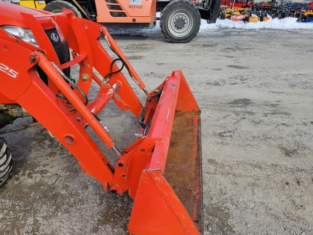 Image of Kubota L3901 equipment image 3