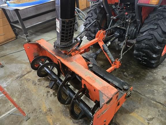 Image of Kubota L3901 equipment image 4