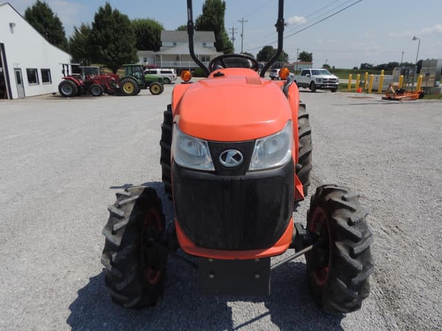 Image of Kubota L3901D equipment image 4
