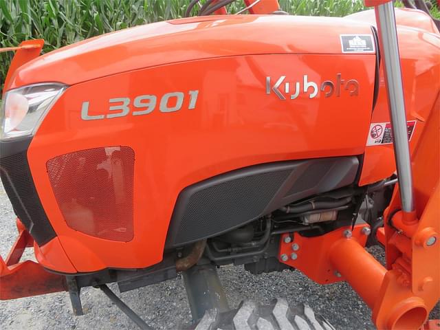 Image of Kubota L3901HST equipment image 4