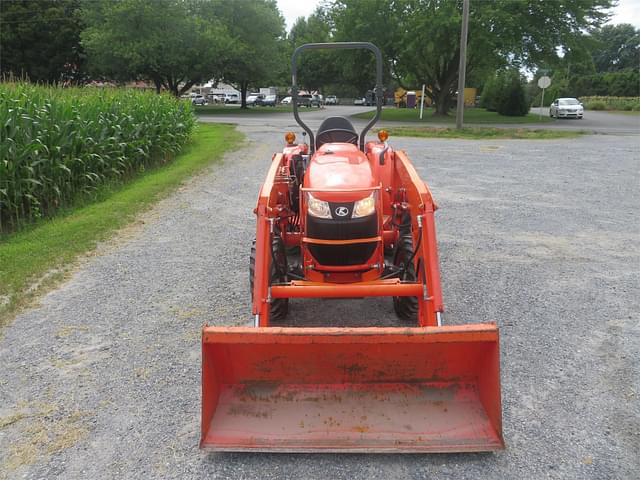 Image of Kubota L3901HST equipment image 2