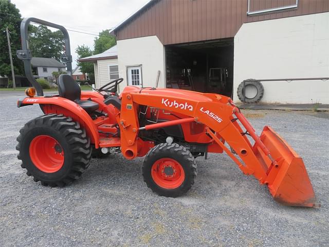 Image of Kubota L3901HST equipment image 1