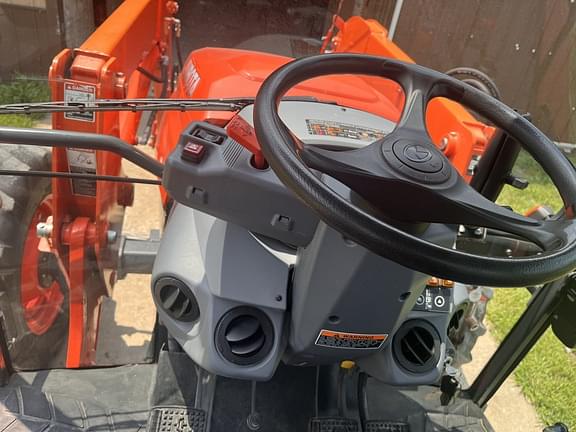 Image of Kubota M5-111 equipment image 4