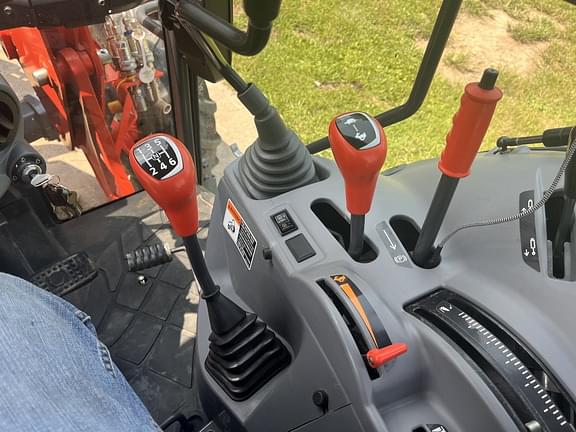 Image of Kubota M5-111 equipment image 3