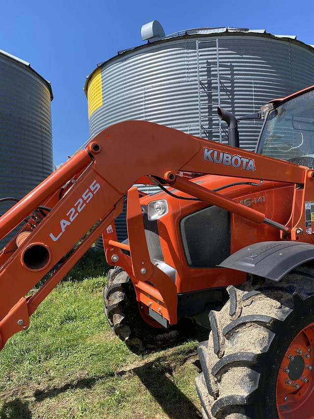 Image of Kubota M6-141 equipment image 2