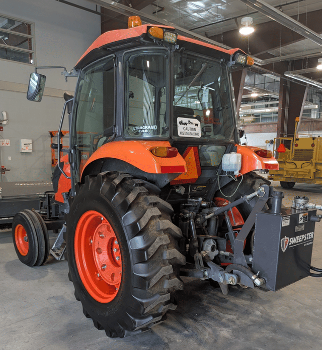 Image of Kubota M6060 equipment image 2
