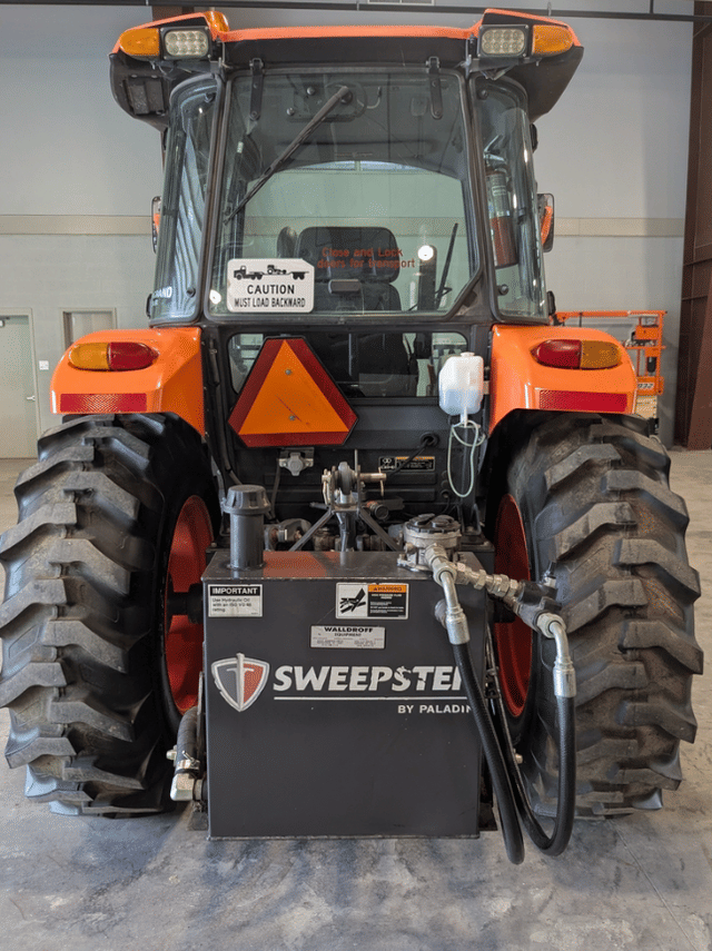 Image of Kubota M6060 equipment image 3